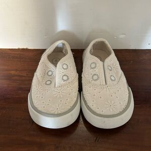 Kids Floral Lace Slip-On Sneakers